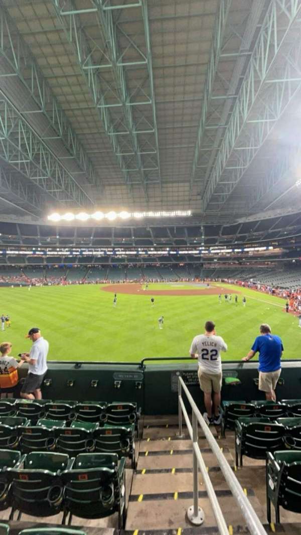 Daikin Park, section: 101, row: 6, seat: 17