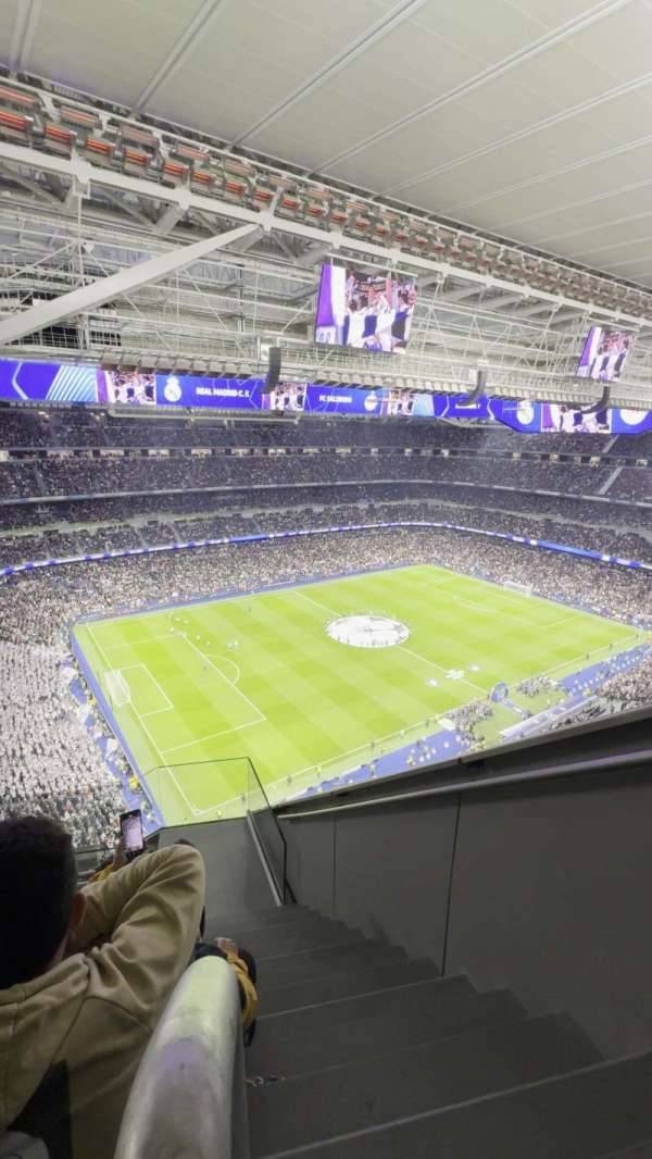 Santiago Bernabéu Stadium, section: 634, row: 8, seat: 40