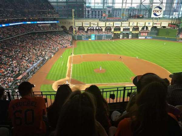 Daikin Park, section: 323, row: 4, seat: 11