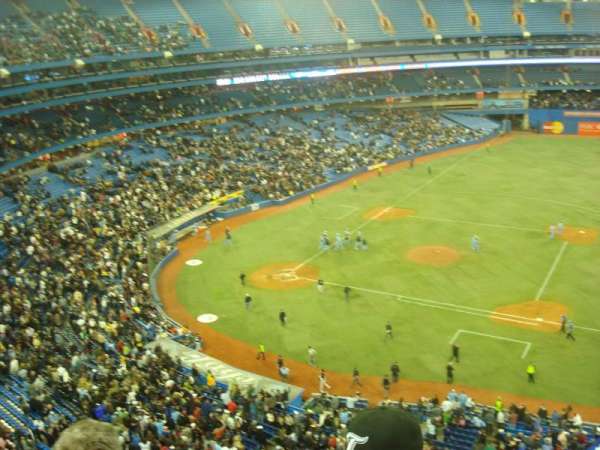 Rogers Centre, section: 517, row: 3, seat: 8