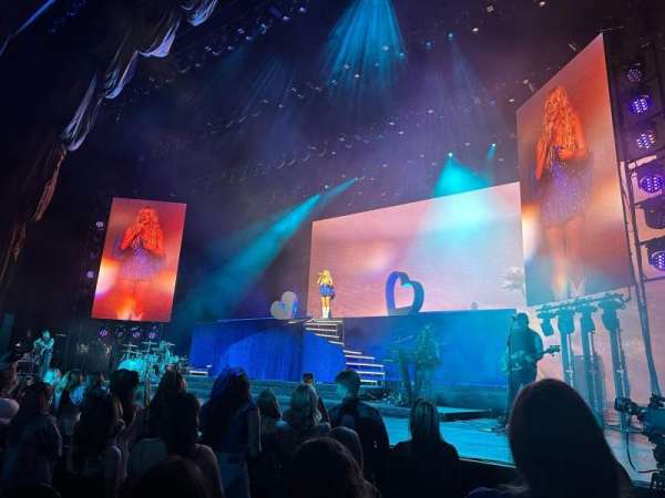 Radio City Music Hall, section: Orchestra 3, row: BB, seat: 304