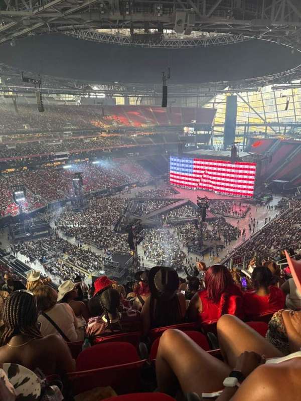 Mercedes-Benz Stadium, section: 319, row: 13, seat: 13