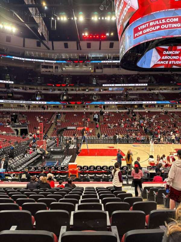 United Center, section: 102, row: 11, seat: 3