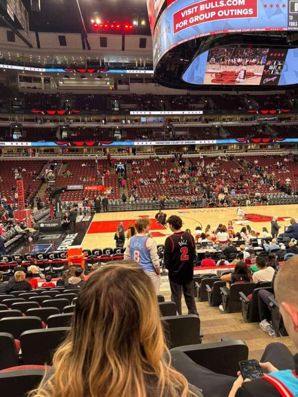 United Center, section: 102, row: 11, seat: 2