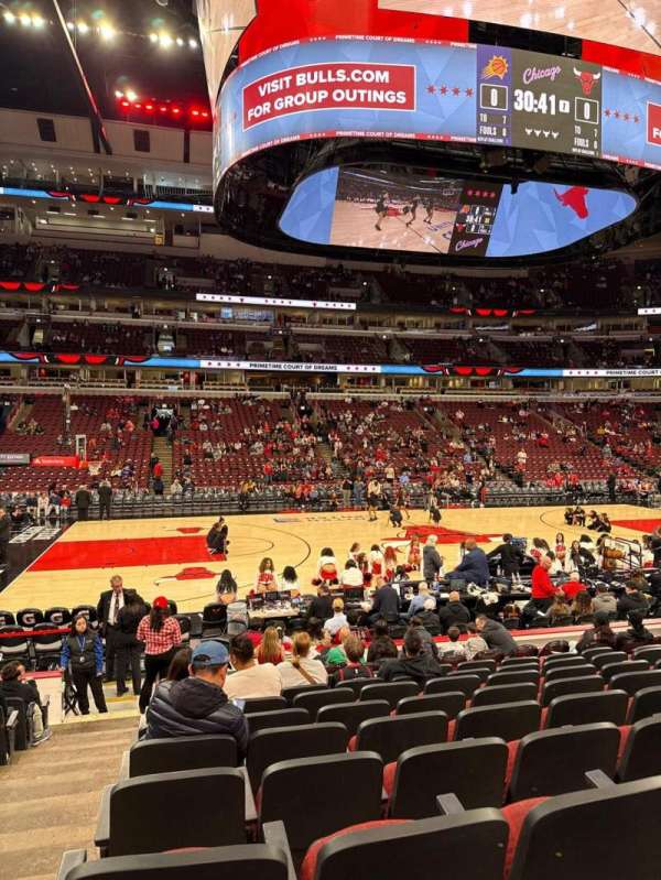 United Center, section: 101, row: 11, seat: 20