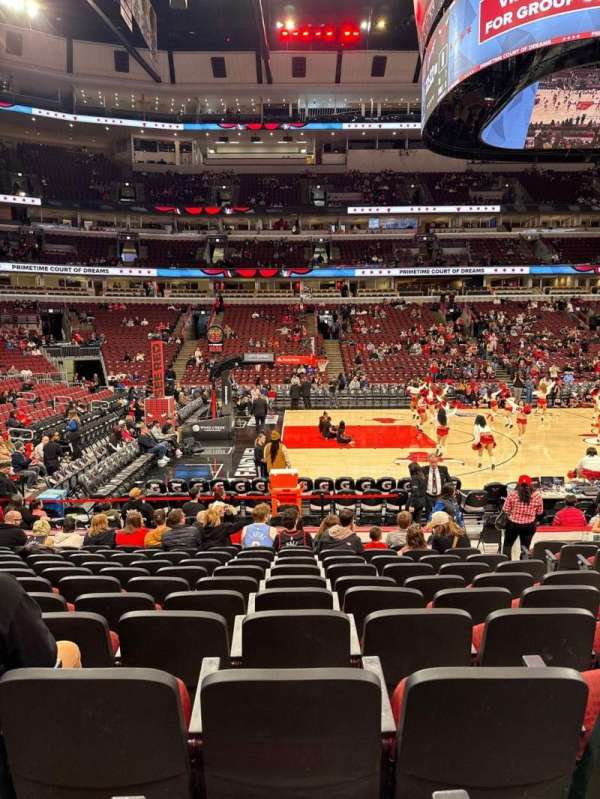 United Center, section: 102, row: 11, seat: 5