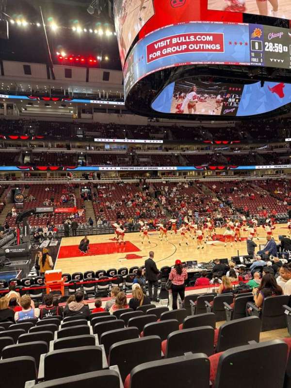 United Center, section: 102, row: 10, seat: 4