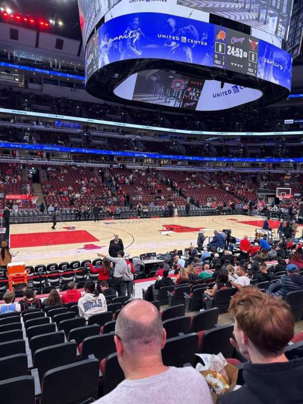 United Center, section: 102, row: 11, seat: 6