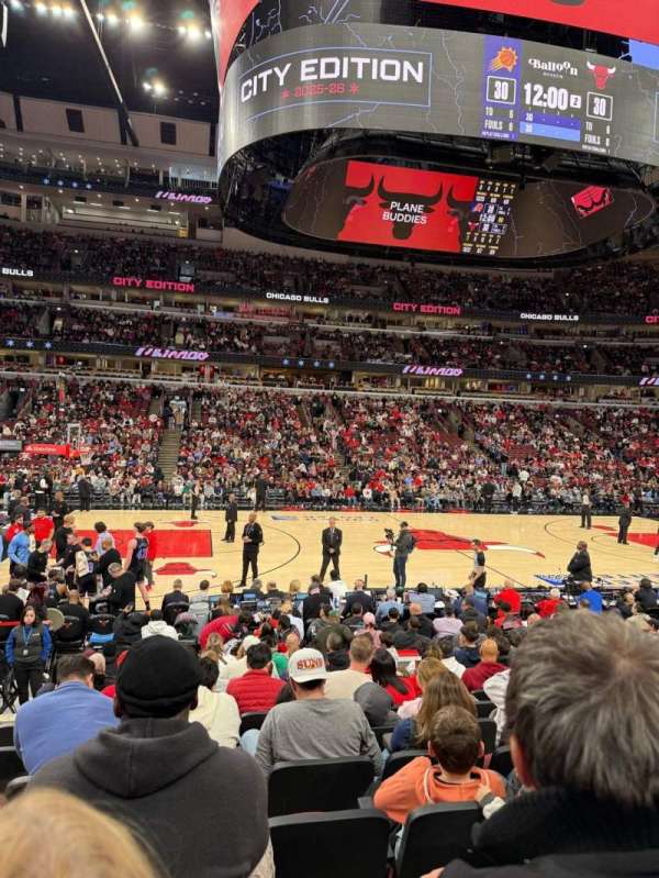 United Center, section: 101, row: 11, seat: 18