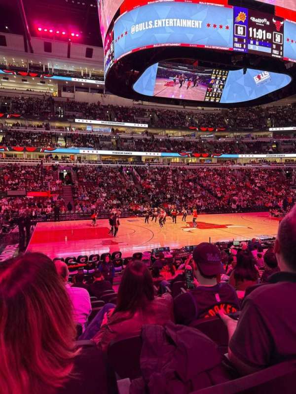 United Center, section: 102, row: 10, seat: 3