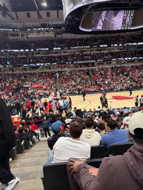 United Center, section: 101, row: 10, seat: 20