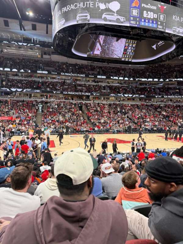 United Center, section: 101, row: 10, seat: 19