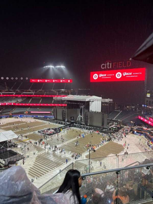 Citi Field, section: 505, row: 2, seat: 17