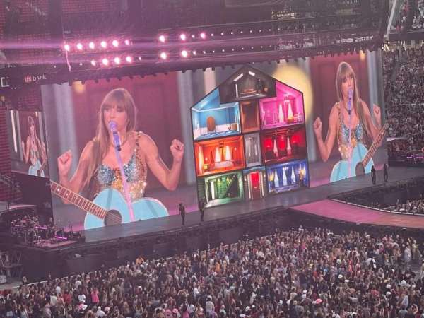 Levi's Stadium, section: 211, row: 6, seat: 17