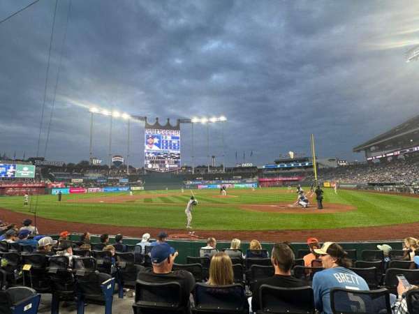 Kauffman Stadium, section: 125, row: B, seat: 6