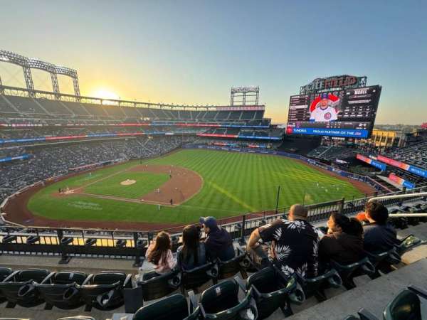 Citi Field, section: 405, row: 4, seat: 17