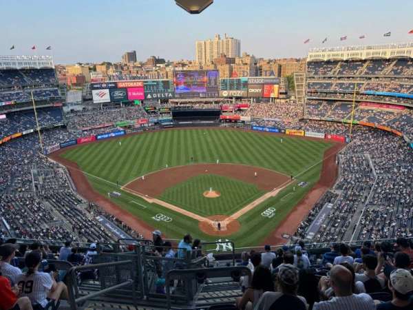 Yankee Stadium, section: 420B, row: 11, seat: 30