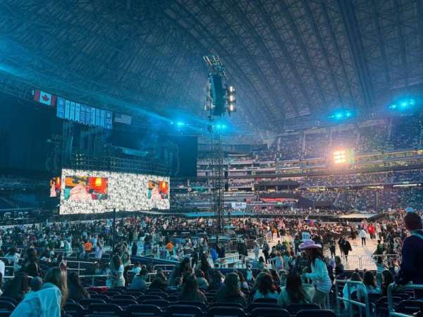 Rogers Centre, section: 135, row: 21, seat: 2