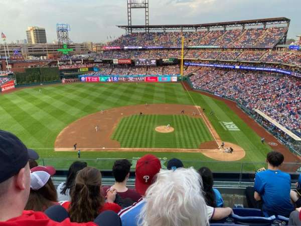 Citizens Bank Park, section: 325, row: 4, seat: 17