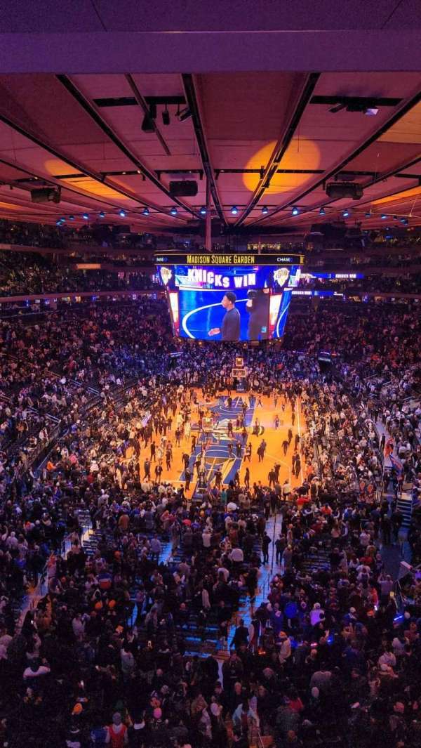 Madison Square Garden, section: 417, row: 1, seat: 11