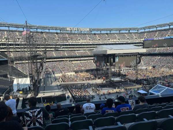 MetLife Stadium, section: 242, row: 7, seat: 18