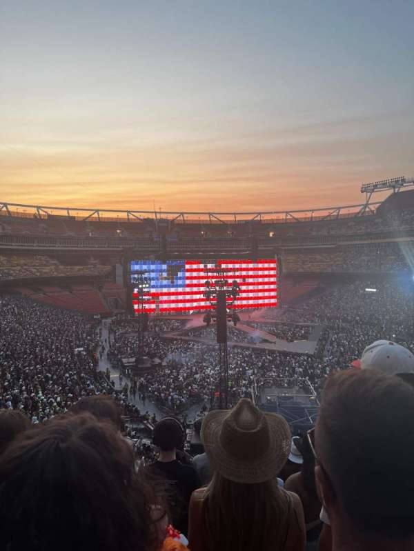 Northwest Stadium, section: 335, row: 9, seat: 16