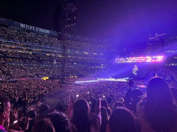 MetLife Stadium, section: 118, row: 22, seat: 13