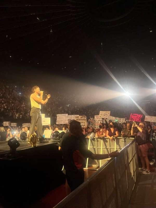 Kia Forum, section: B, row: 1, seat: 1