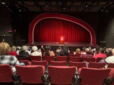 The Broadway Rose New Stage