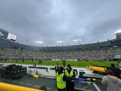 lambeau field section 122
